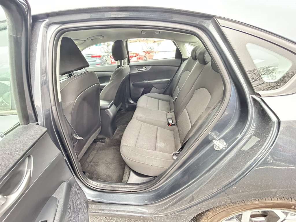 2021 Kia Forte LXS - Photo 14