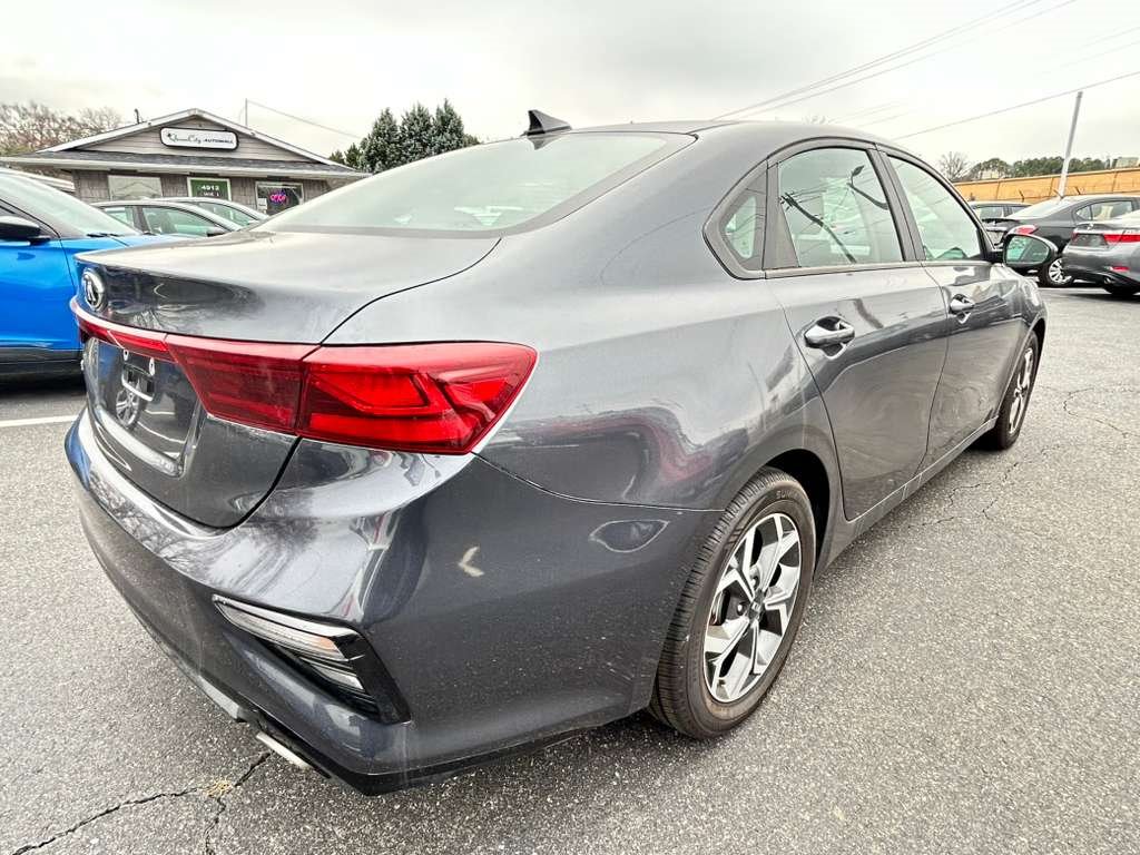 2021 Kia Forte LXS - Photo 9