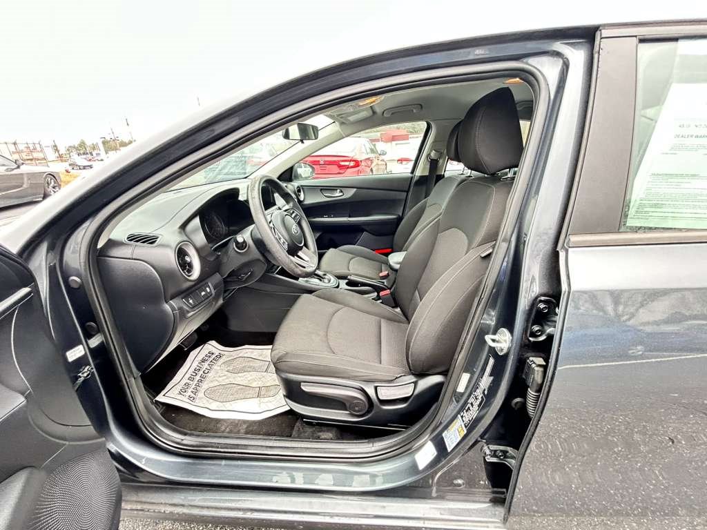2021 Kia Forte LXS - Photo 13