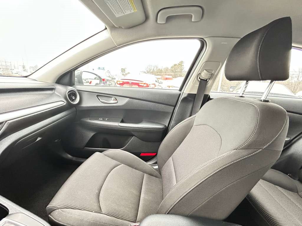 2021 Kia Forte LXS - Photo 19