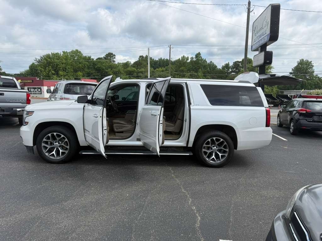 2016 Chevrolet Suburban LTZ - Photo 6