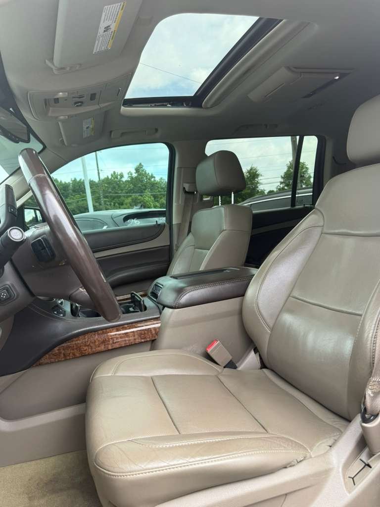 2016 Chevrolet Suburban LTZ - Photo 12