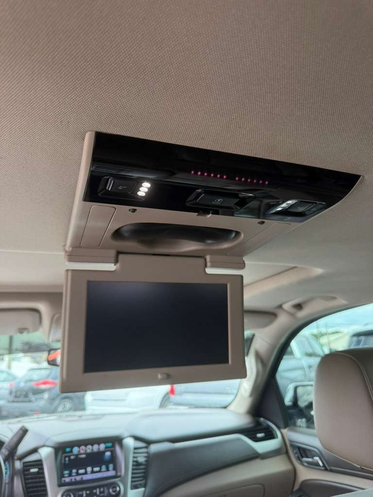 2016 Chevrolet Suburban LTZ - Photo 14