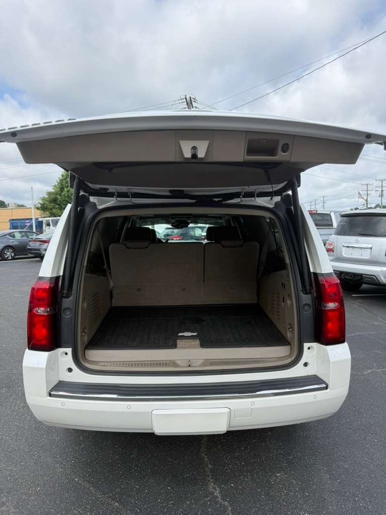 2016 Chevrolet Suburban LTZ - Photo 7