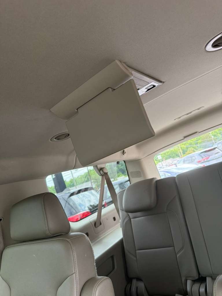 2016 Chevrolet Suburban LTZ - Photo 15