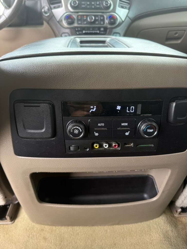 2016 Chevrolet Suburban LTZ - Photo 17